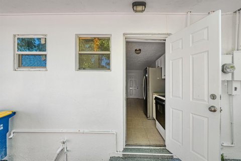 Commercial property in St. Lucie, Florida 107.02 sq.m. № 2190721 - photo 20
