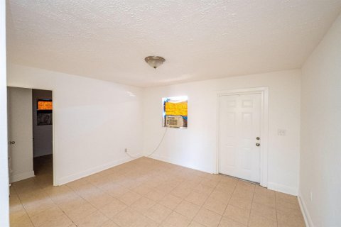 Commercial property in St. Lucie, Florida 107.02 sq.m. № 2190721 - photo 17
