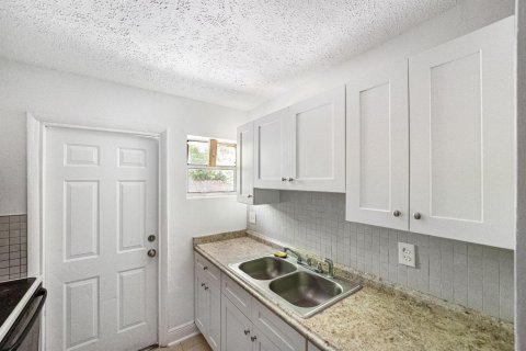 Commercial property in St. Lucie, Florida 107.02 sq.m. № 2190721 - photo 19