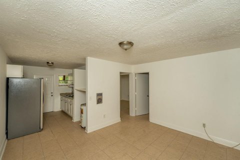 Commercial property in St. Lucie, Florida 107.02 sq.m. № 2190721 - photo 5