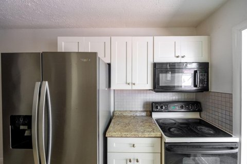 Commercial property in St. Lucie, Florida 107.02 sq.m. № 2190721 - photo 22