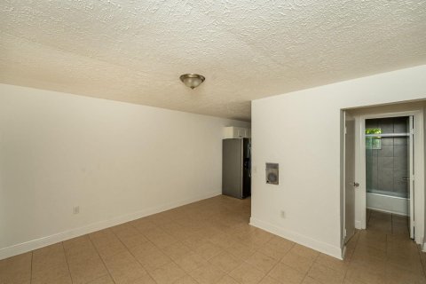 Commercial property in St. Lucie, Florida 107.02 sq.m. № 2190721 - photo 6