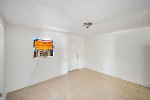 Commercial property in St. Lucie, Florida 107.02 sq.m. № 2190721 - photo 18