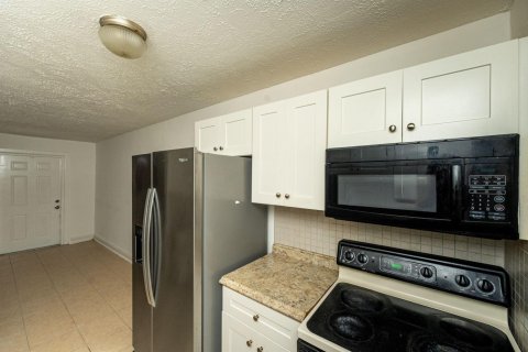 Commercial property in St. Lucie, Florida 107.02 sq.m. № 2190721 - photo 7
