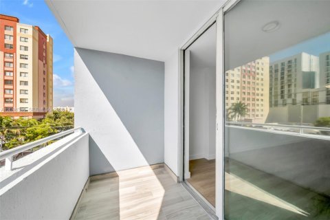 Condo in Miami, Florida, 3 bedrooms  № 2399672 - photo 14