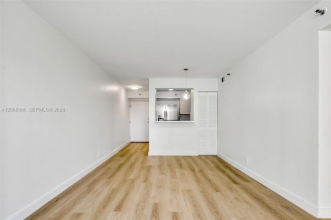 Condo in Miami, Florida, 3 bedrooms  № 2399672 - photo 7