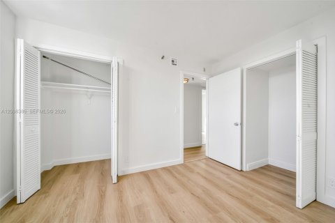 Condo in Miami, Florida, 3 bedrooms  № 2399672 - photo 19