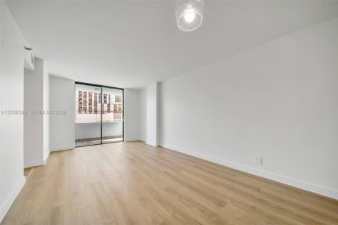 Condo in Miami, Florida, 3 bedrooms  № 2399672 - photo 5