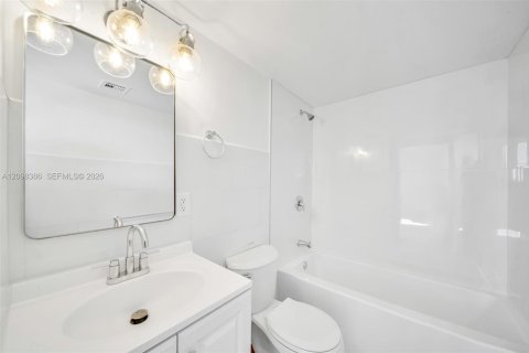 Condo in Miami, Florida, 3 bedrooms  № 2399672 - photo 18