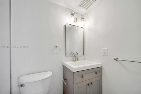Condo in Miami, Florida, 3 bedrooms  № 2399672 - photo 25