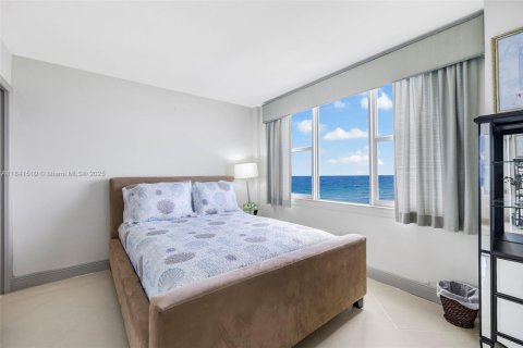 Condominio en alquiler en Surfside, Florida, 2 dormitorios, 102.19 m2 № 1832498 - foto 12
