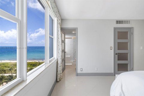 Condominio en alquiler en Surfside, Florida, 2 dormitorios, 102.19 m2 № 1832498 - foto 14