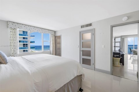 Condominio en alquiler en Surfside, Florida, 2 dormitorios, 102.19 m2 № 1832498 - foto 5