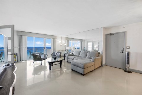 Condominio en alquiler en Surfside, Florida, 2 dormitorios, 102.19 m2 № 1832498 - foto 9