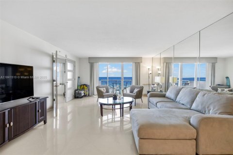 Condominio en alquiler en Surfside, Florida, 2 dormitorios, 102.19 m2 № 1832498 - foto 4