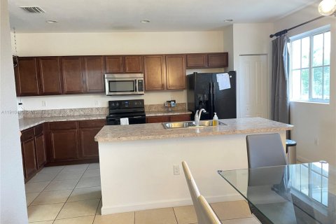 Touwnhouse à louer à Homestead, Floride: 3 chambres, 289.86 m2 № 1969767 - photo 4