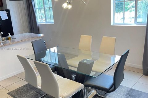 Touwnhouse à louer à Homestead, Floride: 3 chambres, 289.86 m2 № 1969767 - photo 8