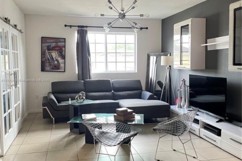 Touwnhouse à louer à Homestead, Floride: 3 chambres, 289.86 m2 № 1969767 - photo 9