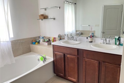 Touwnhouse à louer à Homestead, Floride: 3 chambres, 289.86 m2 № 1969767 - photo 15