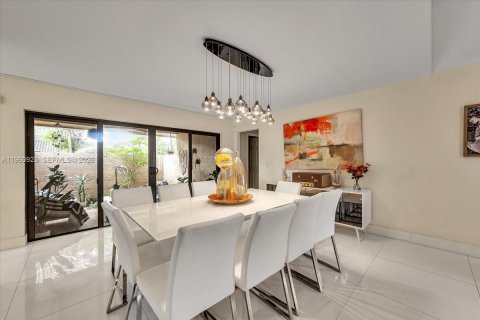 House in Coral Springs, Florida 4 bedrooms, 253.72 sq.m. № 2027523 - photo 15