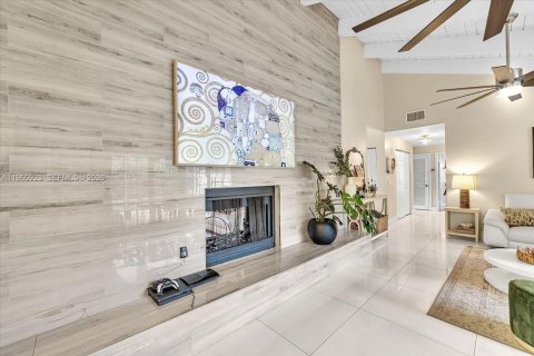 House in Coral Springs, Florida 4 bedrooms, 253.72 sq.m. № 2027523 - photo 11