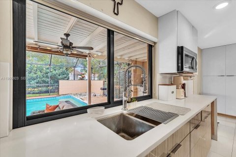 House in Coral Springs, Florida 4 bedrooms, 253.72 sq.m. № 2027523 - photo 21