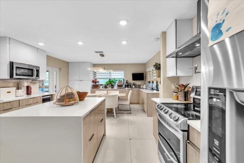 House in Coral Springs, Florida 4 bedrooms, 253.72 sq.m. № 2027523 - photo 28