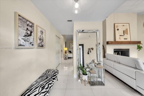 House in Coral Springs, Florida 4 bedrooms, 253.72 sq.m. № 2027523 - photo 10