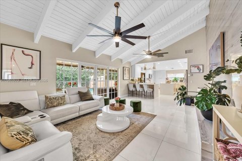 House in Coral Springs, Florida 4 bedrooms, 253.72 sq.m. № 2027523 - photo 8