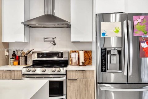 House in Coral Springs, Florida 4 bedrooms, 253.72 sq.m. № 2027523 - photo 25