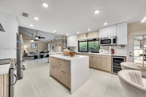 House in Coral Springs, Florida 4 bedrooms, 253.72 sq.m. № 2027523 - photo 26