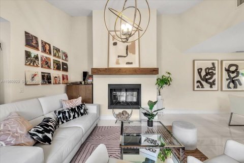 House in Coral Springs, Florida 4 bedrooms, 253.72 sq.m. № 2027523 - photo 7