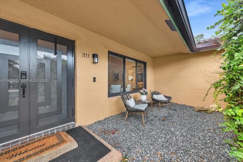 House in Coral Springs, Florida 4 bedrooms, 253.72 sq.m. № 2027523 - photo 3