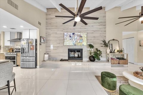 House in Coral Springs, Florida 4 bedrooms, 253.72 sq.m. № 2027523 - photo 14