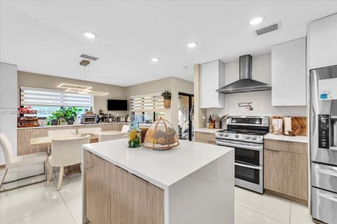 House in Coral Springs, Florida 4 bedrooms, 253.72 sq.m. № 2027523 - photo 22