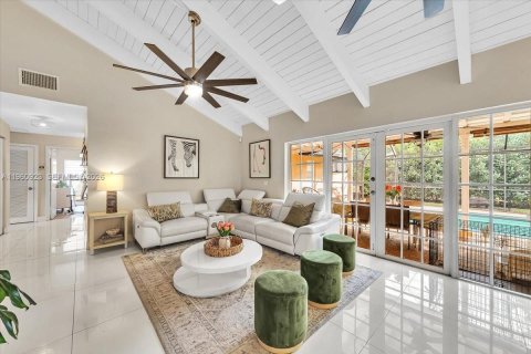 House in Coral Springs, Florida 4 bedrooms, 253.72 sq.m. № 2027523 - photo 13