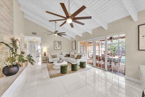 House in Coral Springs, Florida 4 bedrooms, 253.72 sq.m. № 2027523 - photo 12