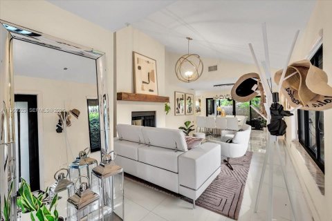 House in Coral Springs, Florida 4 bedrooms, 253.72 sq.m. № 2027523 - photo 6