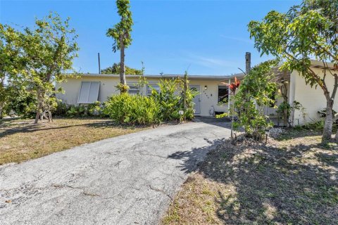House in Port Charlotte, Florida 3 bedrooms, 152.73 sq.m. № 1538997 - photo 1