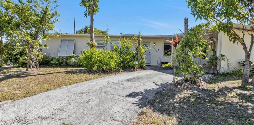 House in Port Charlotte, Florida 3 bedrooms, 152.73 sq.m. № 1538997