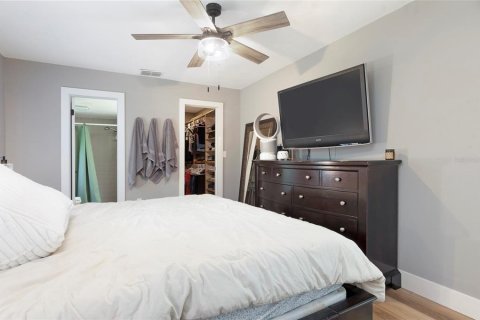 House in Largo, Florida 3 bedrooms, 151.06 sq.m. № 2215436 - photo 17