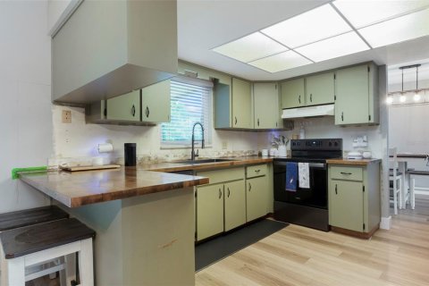 House in Largo, Florida 3 bedrooms, 151.06 sq.m. № 2215436 - photo 9