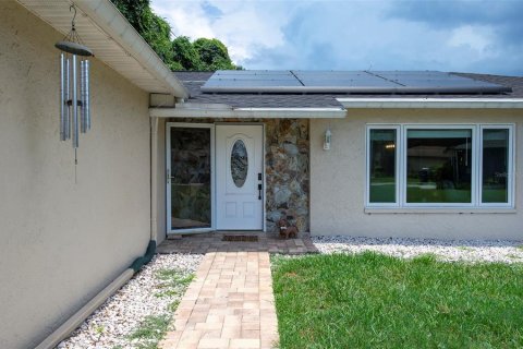 House in Largo, Florida 3 bedrooms, 151.06 sq.m. № 2215436 - photo 3