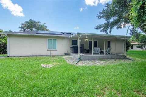 House in Largo, Florida 3 bedrooms, 151.06 sq.m. № 2215436 - photo 30