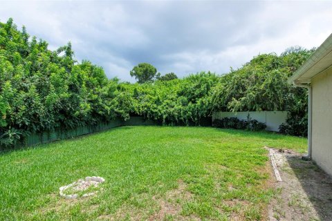 House in Largo, Florida 3 bedrooms, 151.06 sq.m. № 2215436 - photo 26