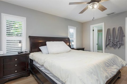 House in Largo, Florida 3 bedrooms, 151.06 sq.m. № 2215436 - photo 16