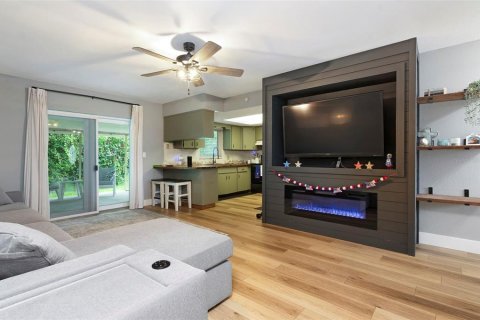 House in Largo, Florida 3 bedrooms, 151.06 sq.m. № 2215436 - photo 6