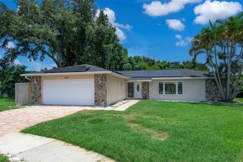 House in Largo, Florida 3 bedrooms, 151.06 sq.m. № 2215436