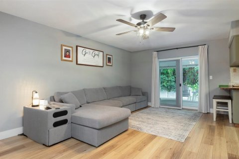 House in Largo, Florida 3 bedrooms, 151.06 sq.m. № 2215436 - photo 5