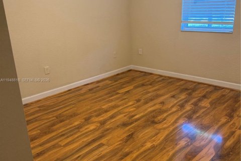 Снять в аренду таунхаус в Майами, Флорида 4 спальни, 177.63м2, № 2005486 - фото 14